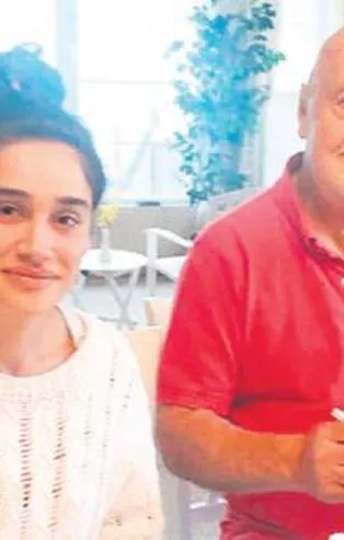 Meltem Miraloğlu kendisinden 48 yaş büyük eşi tarafından evden kovuldu