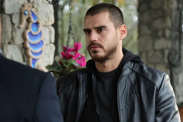 yalniz-kurt-5-bolum-2-fragmani-yayinlandi-bu-ulke-sehitlerin-yuzu-suyu-hurmetine-ayakta-duruyor-1645558070468.jpg Yalnız Kurt 5. bölüm 2. fragmanı yayınlandı: Bu ülke, şehitlerin yüzü suyu hürmetine ayakta duruyor!-5