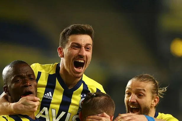 mert-hakan-yandas-yesilkoyde-arda-turan-ile-bulustu-fenerbahcede-cok-mutsuzum-kurtar-beni-abi-1631667958137.jpeg