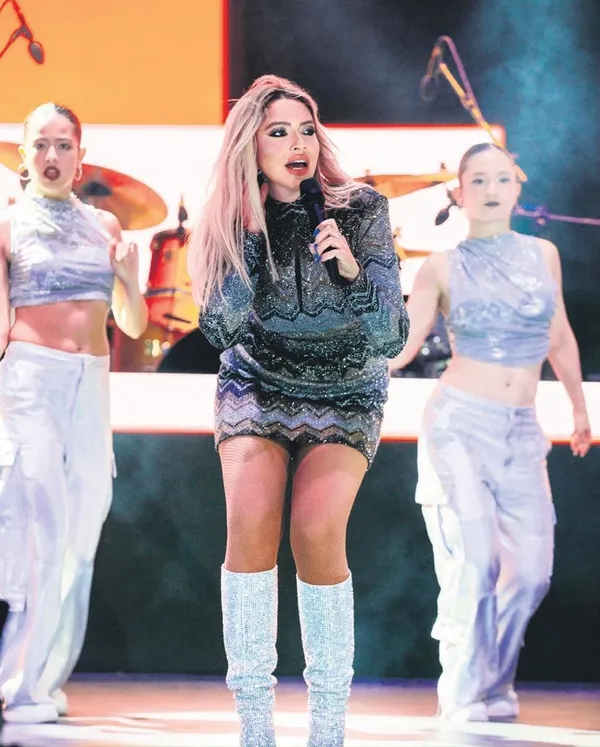 yildiz-tilbe-sahnede-oyle-bir-sey-yapti-ki-hayranlari-alkis-yagmuruna-tuttu-1692050570173.jpeg Yıldız Tilbe sahnede öyle bir şey yaptı ki! Hayranları alkış yağmuruna tuttu-2