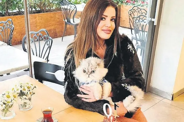 Kedisi Bebek’i kaybeden Esra Sönmezer İstanbul’daki hayvan mezarlığına defnetmek istedi! Fiyatı duyunca şoke oldu