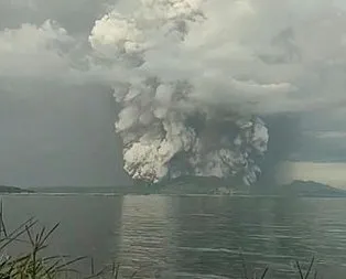 Filipinler’de felaket! Taal Yanardağı bir kez daha patladı