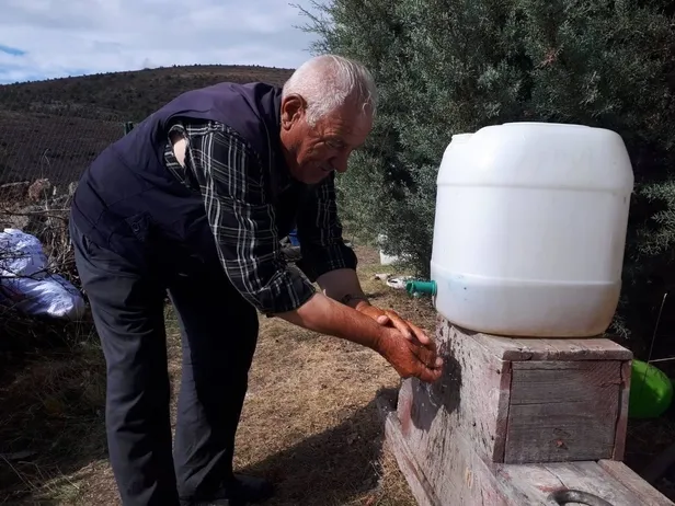 Ankara'da barajın yanında susuzluk çilesi: Su bidonu taşımaktan hepsi fıtık oldu!-8