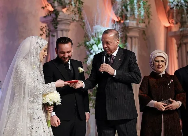 baskan-erdogan-yegeni-sevde-erdoganin-nikah-sahitligini-yapti-1583597552629.jpeg