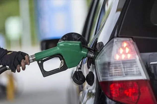 Son dakika: Benzine 29 kuruşluk zam!