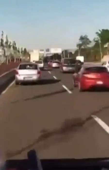 ankara-emniyet-mudurlugu-harekete-gecti-ambulansa-yol-vermeyen-5-araca-idari-para-cezasi-1656946167646.jpeg Ankara Emniyet Müdürlüğü harekete geçti! Ambulansa yol vermeyen 5 araca idari para cezası-3