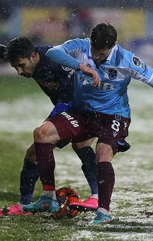 Çaykur Rizespor-Trabzonspor maçını spor yazarları değerlendirdi: Zemin bozdu!