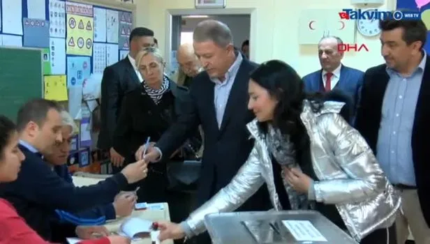 Milli Savunma Bakanı Hulusi Akar Oyunu Kullandı