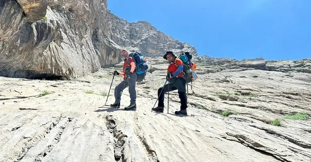 Dağcılar Sümbül Dağı’na çıktı: 3 bin 487 rakımlı zirveye tırmandılar