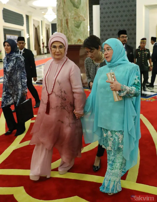 Malezya Kralı ile bir araya gelen Başkan Erdoğan özel defteri imzaladı