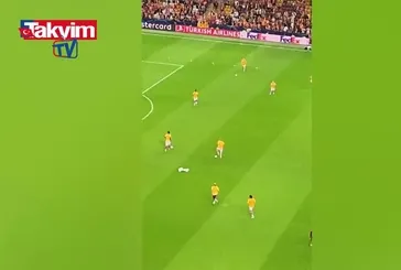 Mauro Icardi ısınmak için sahada!