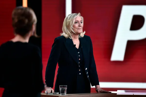 son-dakika-fransada-asiri-sagci-le-penden-islama-hakaret-1613129228589.jpg SON DAKİKA: Fransa'da aşırı sağcı Le Pen'den İslam'a hakaret-4
