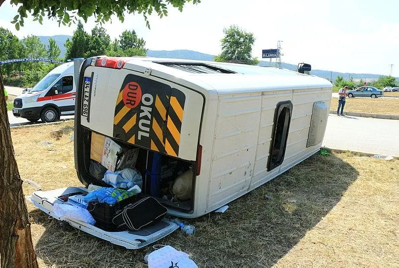 Tokat’ta otomobil ile minibüs çarpıştı!