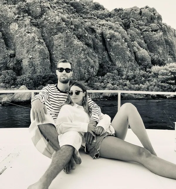 ogulcan-engin-ile-ezgi-eyuboglu-ayrildi-buyuk-ask-bitti-ilk-hamle-ezgiden-geldi-1627483129309.jpg Oğulcan Engin ile Ezgi Eyüboğlu ayrıldı! Büyük aşk bitti ilk hamle Ezgi’den geldi-3