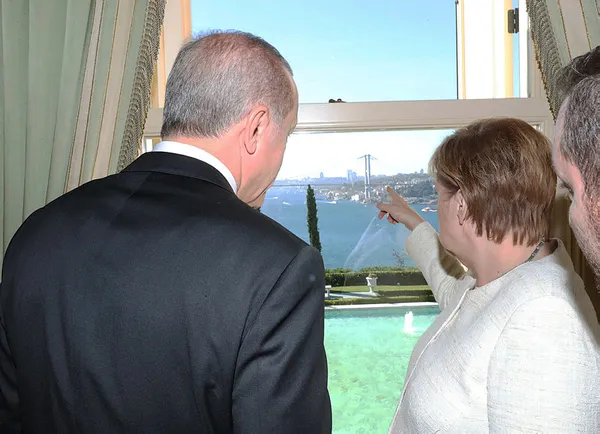 baskan-erdoganin-davetine-icabet-eden-almanya-basbakani-angela-merkel-yarin-turkiyede-1634302651282.jpg Başkan Erdoğan'ın davetine icabet eden Almanya Başbakanı Angela Merkel yarın Türkiye'de-6
