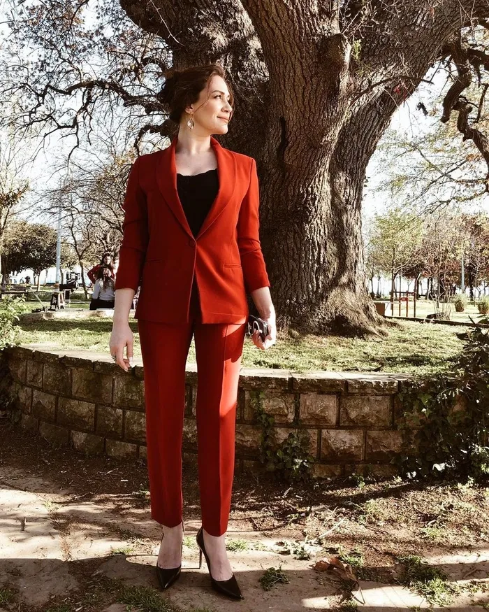 2-kez-evlenen-ozge-boraktan-ayip-olmasin-diye-evlendim-sozlerine-aciklik-ilk-esi-bakin-hangi-oyuncu-cikti-mege-1702966076492.jpg 2 kez evlenen Özge Borak’tan “Ayıp olmasın diye evlendim” sözlerine açıklık! İlk eşi bakın hangi oyuncu çıktı! Meğer Ata Demirer’den önce...-4