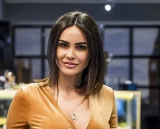 Onlar pozda Yeda bakışta