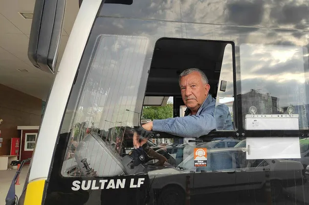 Bursa'da otobüs şoförü aracında rahatsızlanan yolcuyu hastaneye götürdü