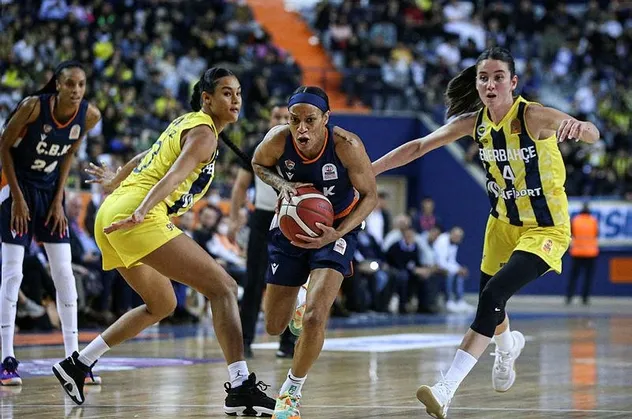 Basketbolda Kadınlar Türkiye Kupası'nı Fenerbahçe'yi yenen ÇBK Mersin Yenişehir Belediye kazandı!