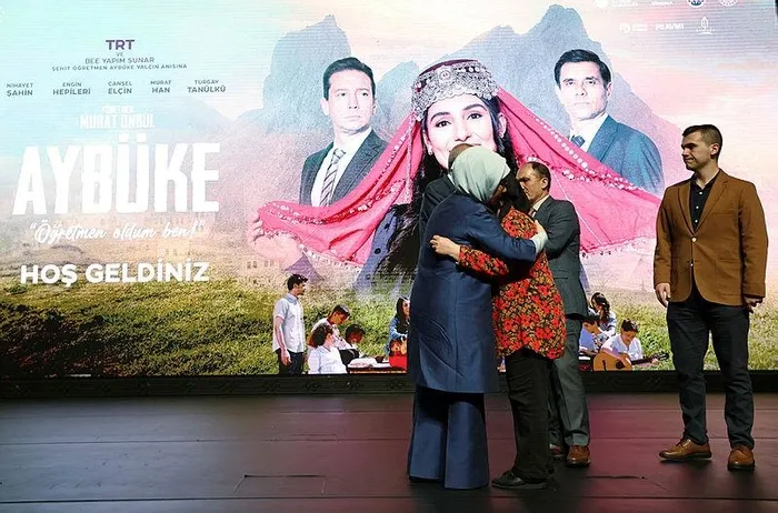 Külliye'de duygu dolu anlar! Şehit Şenay Aybüke Yalçın'ın bağlaması Başkan Recep Tayyip Erdoğan'a emanet-5