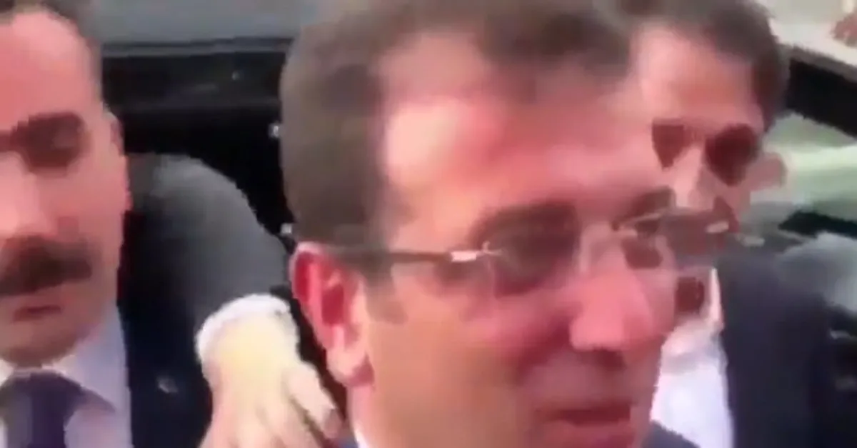 Ekrem İmamoğlu'nun konuşmasına izin vermeyen el sosyal medyayı salladı