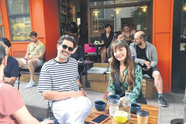 pazartesi-aksami-ekranlara-giris-yapan-sevmek-zamani-izleyiciyi-mest-etti-1655840879078.jpeg Pazartesi akşamı ekranlara giriş yapan 'Sevmek Zamanı' izleyiciyi mest etti!-17