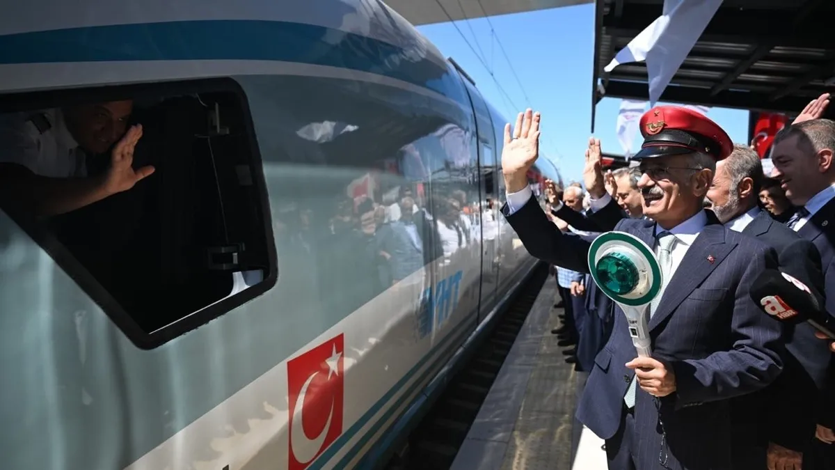 Sakarya'nın güçlü ulaşım ağı! Pamukova YHT İstasyonu ve Alifuatpaşa Köprülü Kavşağı açıldı