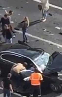 Putin'in makam aracı parçalandı