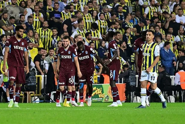 meteoroloji-uyarmisti-kadikoyde-firtina-seri-trabzonla-karsilasana-kadar-1699120426080.jpeg Meteoroloji uyarmıştı: Kadıköy'de Fırtına! Seri Trabzon'la karşılaşana kadar sürdü-6
