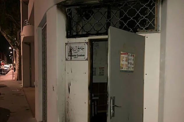 Fransa'da camiye alçak saldırı