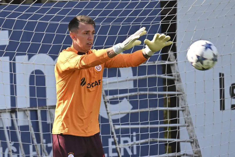 Galatasaray'da Muslera'dan sürpriz karar! - 16