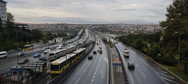 son-dakika-istanbula-yagmur-yagdi-trafik-yogunlugu-yuzde-60i-gecti-1631250325253.jpg SON DAKİKA: İstanbul'a yağmur yağdı! Trafik yoğunluğu yüzde 60'ı geçti-6