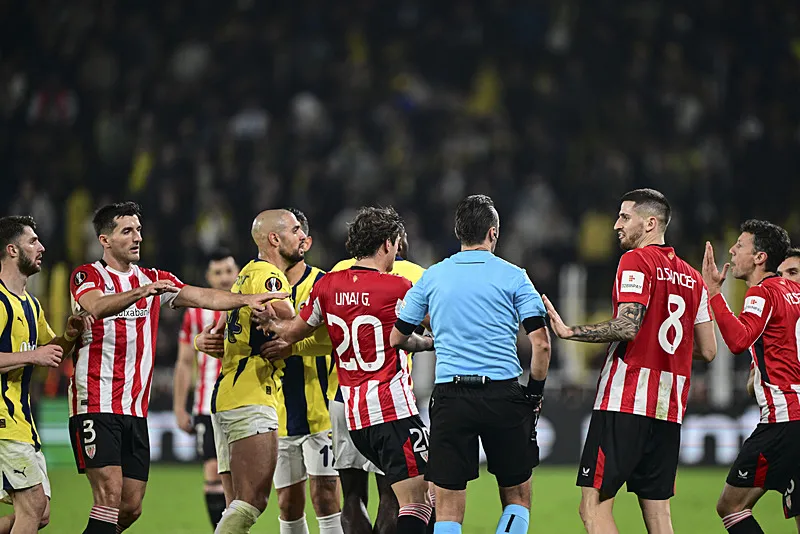 Fenerbahçe'de flaş ayrılık! Milli futbolcu teklifleri değerlendirecek - 6