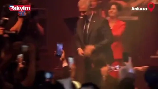 Gazeteci Özlem Gürses Mansur Yavaş'la selamlaşırken iki büklüm oldu