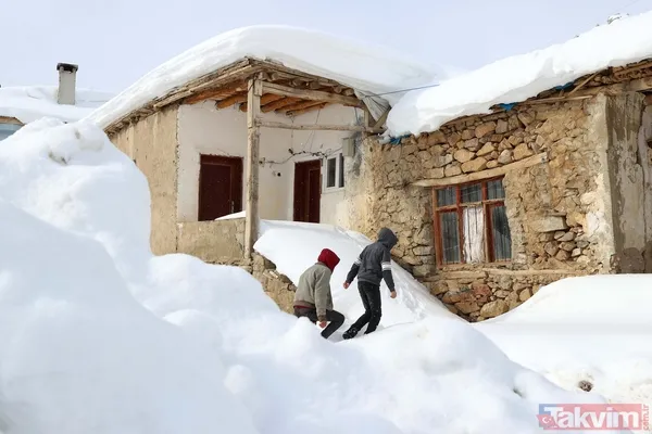 Kar kalınlığı 2 metreyi aştı! Van'ın köylerinde 'beyaz esaret' yaşanıyor - 24