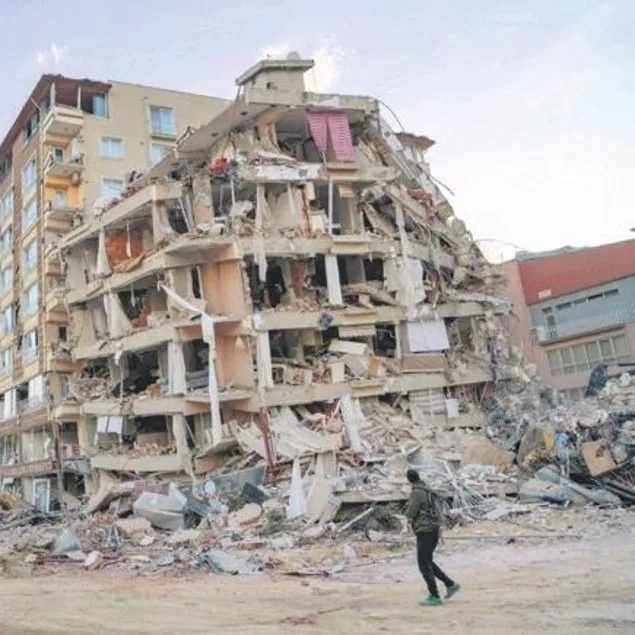 Yıkılmadı ayağa kalktı