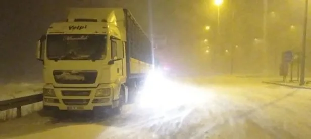 Bazı kara yolları kardan ulaşıma kapandı