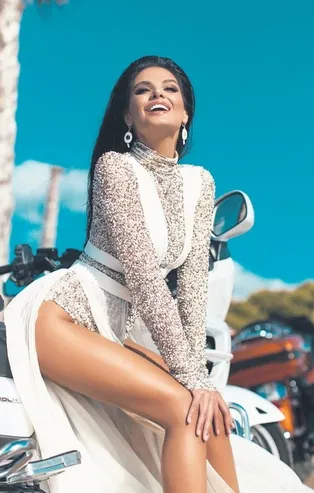 Almeda Abazi cilt bakımı için oğlu Efehan'ın şampuanlarını kullanıyor