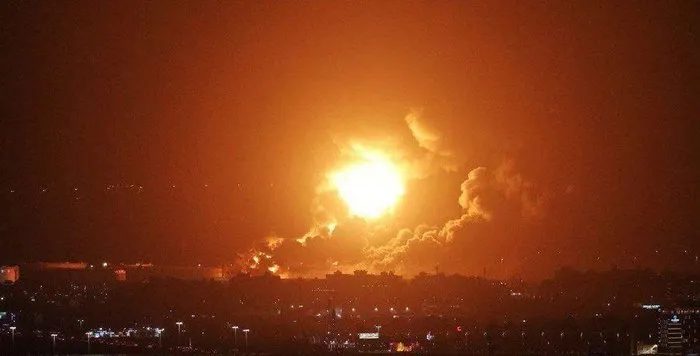 SON DAKİKA I ABD ve İngiltere, Yemen'e hava saldırısı başlattı! Başkent Sana'da bombalanıyor