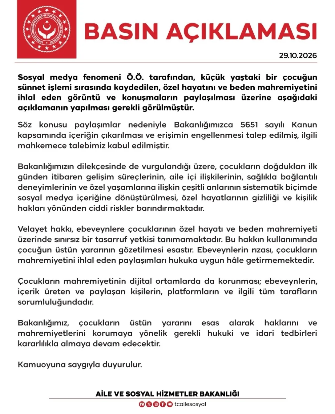 ozlem-ozun-43-milyonluk-instagram-hesabi-kapatildi-1793270573882.jpg Etkileşim uğruna mahremiyet hiçe sayıldı! Özlem Öz’ün 4,3 milyon takipçili hesabı kapatıldı-4