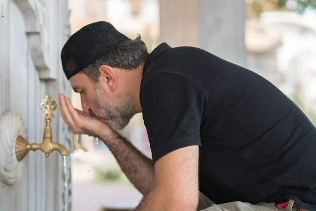 abdest-nasil-alinir-kadin-erkek-namaz-abdesti-alinisi-nasildir-abdest-alma-sirasi-ve-dualari-1692448641303.jpg Abdest nasıl alınır? Kadın erkek namaz abdesti alınışı nasıldır? Abdest alma sırası ve duaları!-4