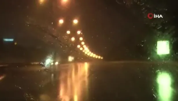 Sarı Alarm verilen İstanbul’da yağmur gece boyunca etkili oldu