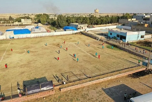 Suriye’de Barış Pınarı Futbol Turnuvası: Teröristlerin gezdiği sahalarda artık halk top oynuyor-2