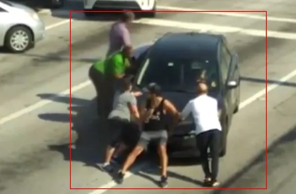 1652347301175.jpg Polis hepsinin kimliğini arıyor! ABD'de bu görüntü viral oldu... Canlarını hiçe saydılar-5