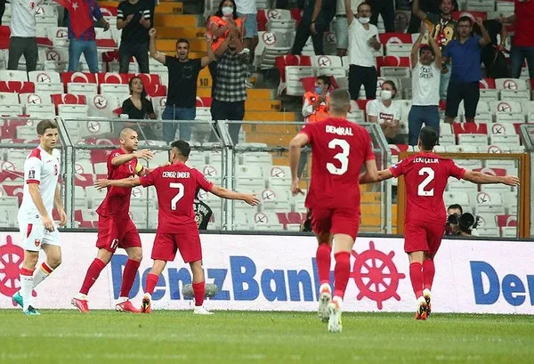 ‘Bizim Çocuklar’ büyük bir düşüşte! Ay-Yıldızlılar 5 maçtır galibiyet yüzü göremiyor-6