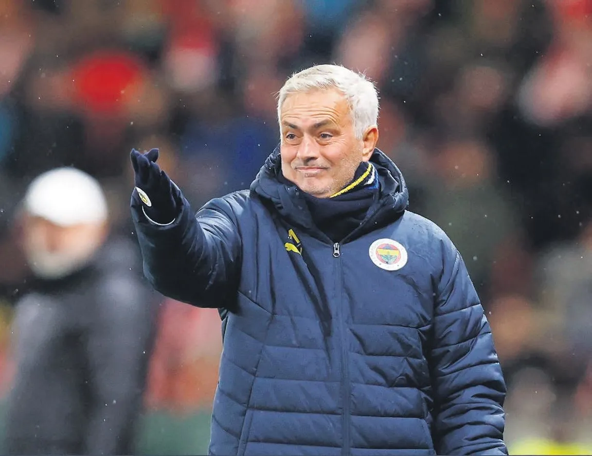 Mourinho görüşme odasında