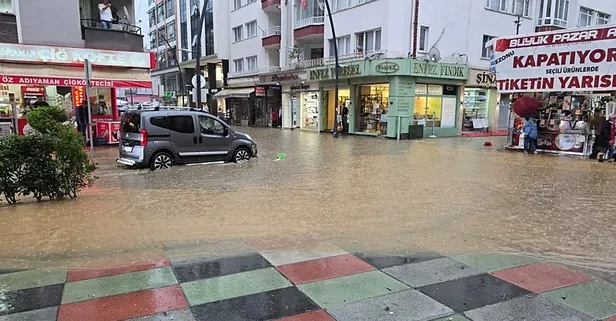 Giresun’da zor anlar | Sağanak yağış hayatı felç etti! Yollar göle döndü
