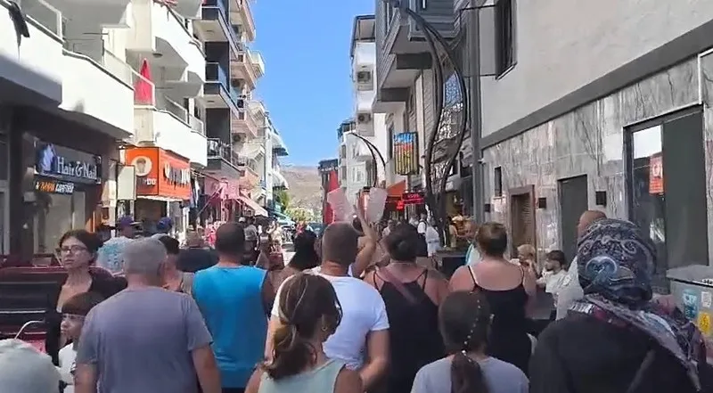 1787061760029.jpeg Avşa’da CHP’li belediyeye Konser değil su istiyoruz tepkisi-2