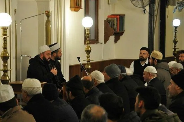 90 bin camide Kur'an-ı Kerim tilaveti! On binler camilere akın etti