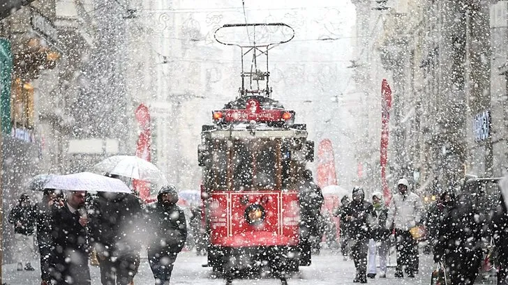 İstanbul’da okullar tatil edildi | Motosiklet ve kuryelere saat verildi: İkinci bir emre kadar trafiğe çıkışları yasak